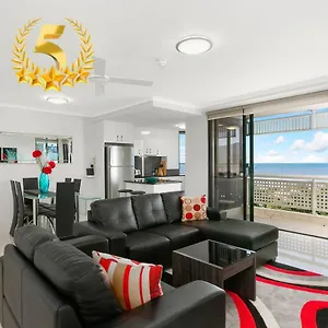 Luxury Seafront Apartment Cairns